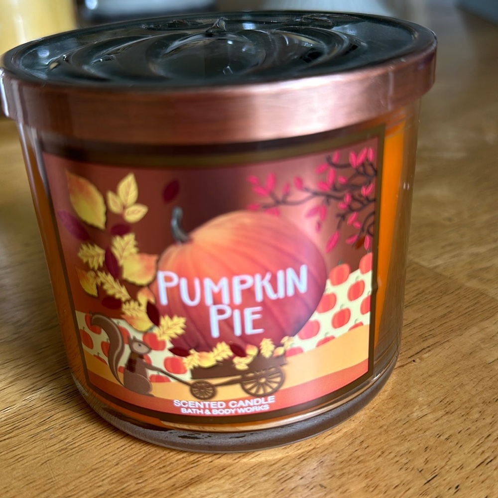 Bath & Bodyworks Pumpkin Pie 3 wick candle